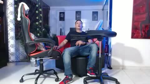 Snapshot of damyan_2003 chatting on 12/14/24, 12:55 damyan_2003 online show from 12/14/24, 12:55
