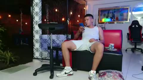 Snapshot of damyan_2003 chatting on 02/24/25, 04:16 damyan_2003 online show from 02/24/25, 04:16