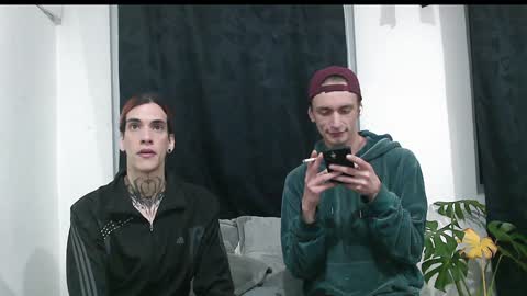 Snapshot of dan_yagami chatting on 12/23/24, 02:02 Dan and Noah online show from 12/23/24, 02:02