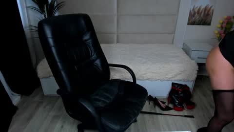 Dana Dom online show from 12/21/24, 06:19