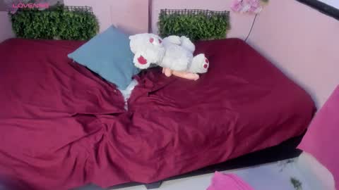 I am Dana  Check mi profile online show from 12/19/25, 12:23