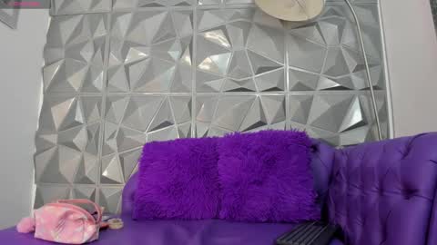    online show from 03/12/25, 10:17