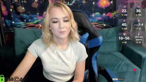 dances_queen online show from 12/22/25, 07:38