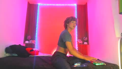 Dandy wolf online show from 02/25/25, 01:41