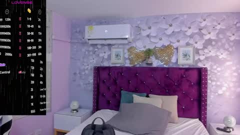 Snapshot of danee_19 chatting on 02/23/25, 11:33 Daniela online show from 02/23/25, 11:33