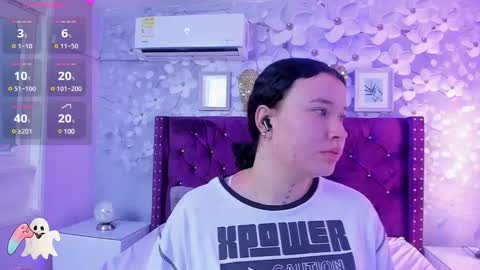 Snapshot of danee_19 chatting on 03/05/25, 10:55 Daniela online show from 03/05/25, 10:55