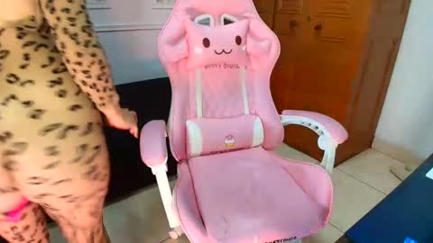 Danella Houston online show from 12/16/25, 05:51