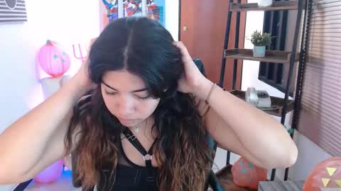 Veronica online show from 10/31/25, 10:38