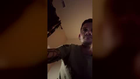 Snapshot of dangerfield19 chatting on 12/18/25, 11:27 dangerfield19 online show from 12/18/25, 11:27