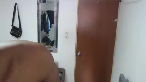 Snapshot of dani_browx chatting on 12/17/25, 06:47 dani_browx online show from 12/17/25, 06:47