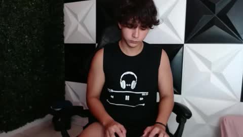 Snapshot of dani_cumboy chatting on 12/26/24, 02:33 dani_cumboy online show from 12/26/24, 02:33