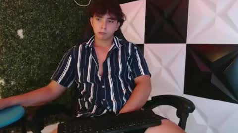 Snapshot of dani_cumboy chatting on 02/15/25, 03:31 dani_cumboy online show from 02/15/25, 03:31
