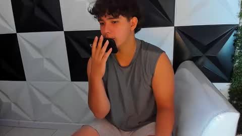 Snapshot of dani_cumboy chatting on 10/19/25, 02:40 dani_cumboy online show from 10/19/25, 02:40