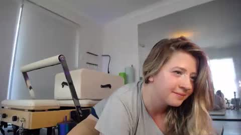 Dani Sunshine online show from 12/22/25, 01:24