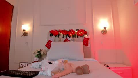 Snapshot of dani_skinny_ chatting on 12/05/24, 02:44 Hi I am Dani online show from 12/05/24, 02:44