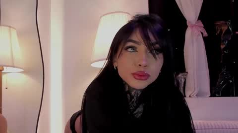 Snapshot of dani_valen chatting on 12/18/25, 10:16 Dani online show from 12/18/25, 10:16