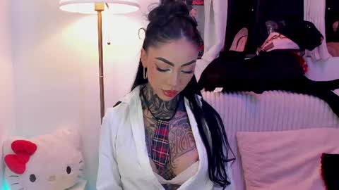 Snapshot of dani_valen chatting on 06/30/26, 01:06 Dani online show from 06/30/26, 01:06