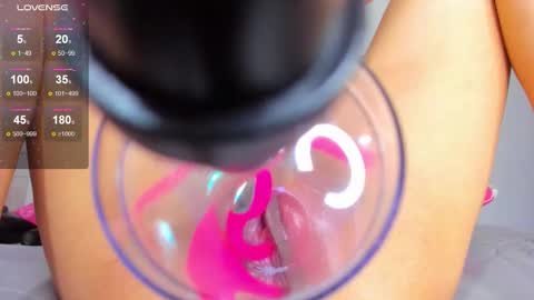 Snapshot of dania_wi chatting on 01/12/26, 03:01 DANIA online show from 01/12/26, 03:01