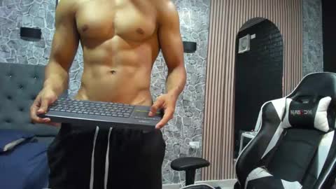 daniel_leconte online show from 11/10/25, 04:44