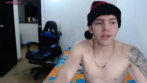 Snapshot of daniel_vargas5 chatting on 12/22/24, 03:22 Daniel online show from 12/22/24, 03:22