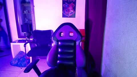 Snapshot of daniel_velez26 chatting on 11/23/25, 04:01 daniel_velez26 online show from 11/23/25, 04:01