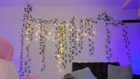 Snapshot of daniela_saenz1 chatting on 12/14/25, 02:28 Dani Saenz online show from 12/14/25, 02:28