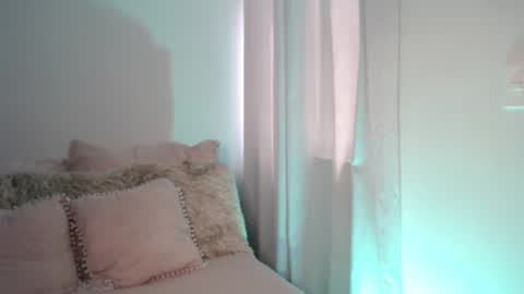 Snapshot of daniela_valencia chatting on 09/10/25, 06:52 Lucia online show from 09/10/25, 06:52