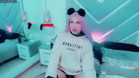 Snapshot of danielaadamss chatting on 01/11/25, 03:23 Daniela online show from 01/11/25, 03:23