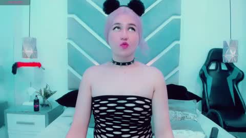 Snapshot of danielaadamss chatting on 01/11/25, 06:24 Daniela online show from 01/11/25, 06:24