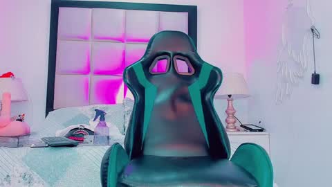 Snapshot of danielaadamss chatting on 01/24/25, 05:31 Daniela online show from 01/24/25, 05:31