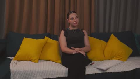 Snapshot of danielacrystal chatting on 11/04/25, 06:07 Hi my name is Daniela Im new here but I really like to chat online show from 11/04/25, 06:07