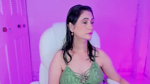 Snapshot of danielahot2 chatting on 02/06/25, 07:45 Daniela online show from 02/06/25, 07:45