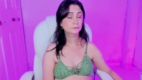 Snapshot of danielahot2 chatting on 02/06/25, 10:48 Daniela online show from 02/06/25, 10:48