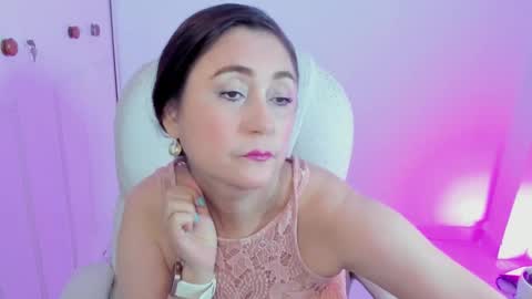 Snapshot of danielahot2 chatting on 10/10/25, 04:33 Daniela online show from 10/10/25, 04:33