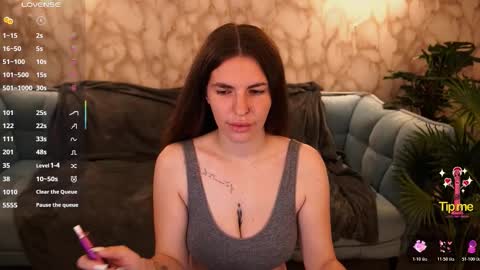 danielareign online show from 11/08/25, 07:19