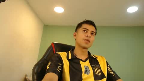 Snapshot of danielitopapii chatting on 06/19/26, 04:44 danielitopapii online show from 06/19/26, 04:44