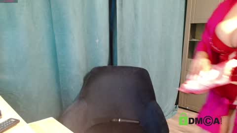 Snapshot of daniellavas chatting on 12/12/24, 09:30 JessicaWhite online show from 12/12/24, 09:30