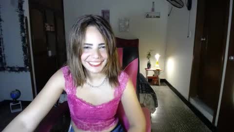 Snapshot of danielle_rose_ chatting on 02/19/25, 06:00 Angie online show from 02/19/25, 06:00