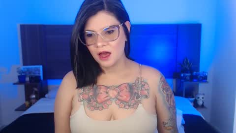 daniellerain online show from 02/09/25, 07:41