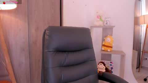 Danielle Rose online show from 10/31/25, 09:05