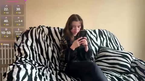 Snapshot of daniellevaulet chatting on 11/20/25, 08:03 Mia online show from 11/20/25, 08:03