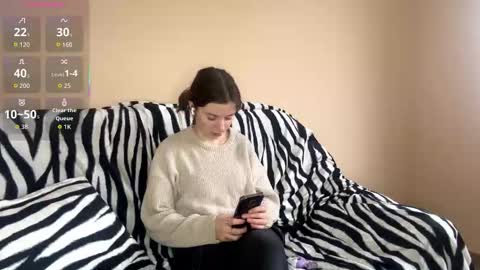 Snapshot of daniellevaulet chatting on 11/30/25, 07:23 Mia online show from 11/30/25, 07:23