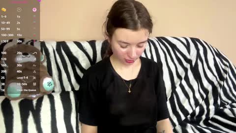 Snapshot of daniellevaulet chatting on 12/05/25, 07:17 Mia online show from 12/05/25, 07:17