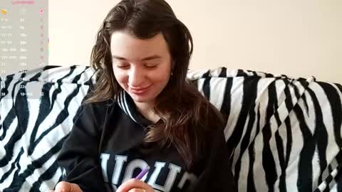 Snapshot of daniellevaulet chatting on 12/15/25, 09:13 Mia online show from 12/15/25, 09:13