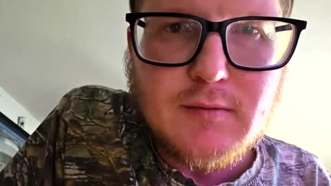 Snapshot of danielp_mod_cb chatting on 10/24/25, 09:22 Daniel y. online show from 10/24/25, 09:22