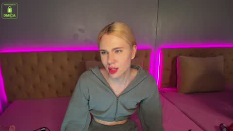 Snapshot of danielpaige_ chatting on 12/25/24, 02:23 GABRIEL online show from 12/25/24, 02:23