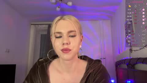 Snapshot of danielpaige_ chatting on 01/18/25, 10:17 GABRIEL online show from 01/18/25, 10:17