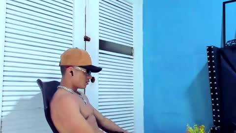 Snapshot of danii_scot chatting on 02/13/25, 10:23 Dani online show from 02/13/25, 10:23