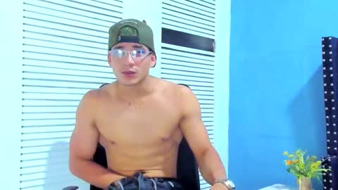 Snapshot of danii_scot chatting on 02/15/25, 04:03 Dani online show from 02/15/25, 04:03