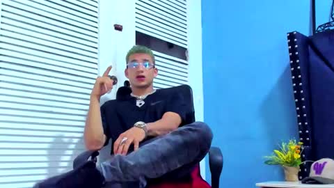 Snapshot of danii_scot chatting on 02/19/25, 03:50 Dani online show from 02/19/25, 03:50